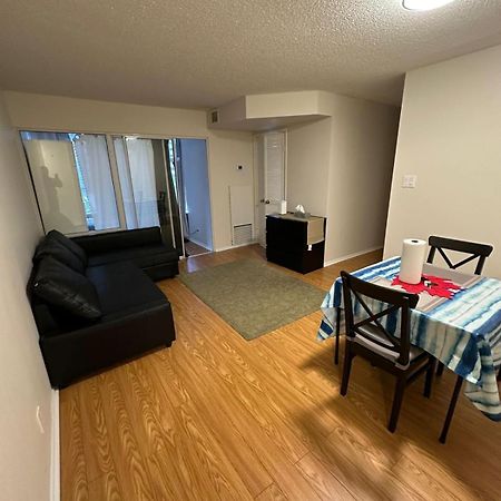 Best Location In Downtown- Walking To Eaton Centre, Nathan Phillips Square, Yonge-Dundas, Ikea,Transit Toronto Exterior foto