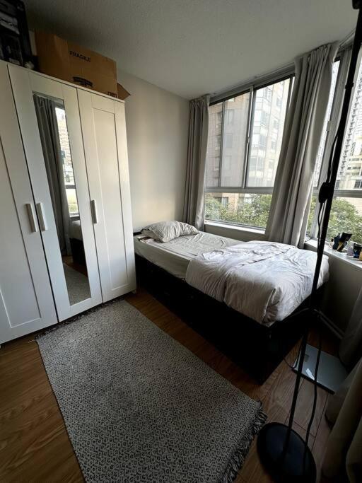 Best Location In Downtown- Walking To Eaton Centre, Nathan Phillips Square, Yonge-Dundas, Ikea,Transit Toronto Exterior foto